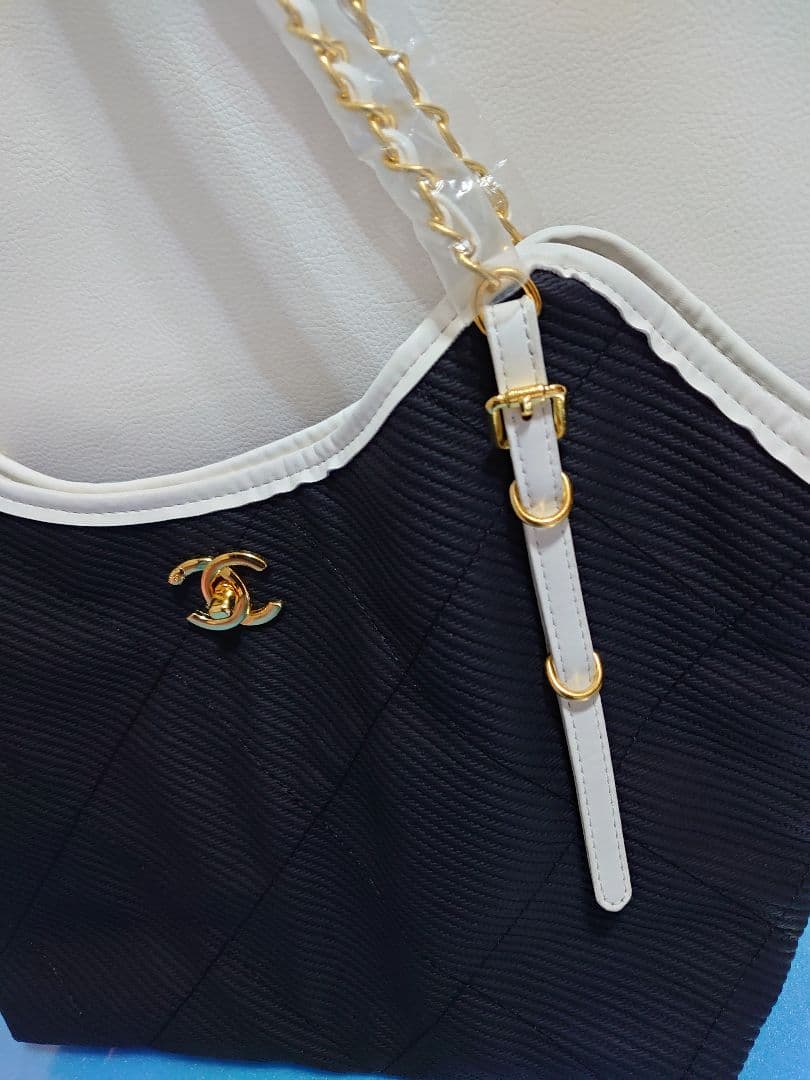 か*ん様 CHANEL トートバッグ ポーチ付き　チェーントートバッグ 　ノベル