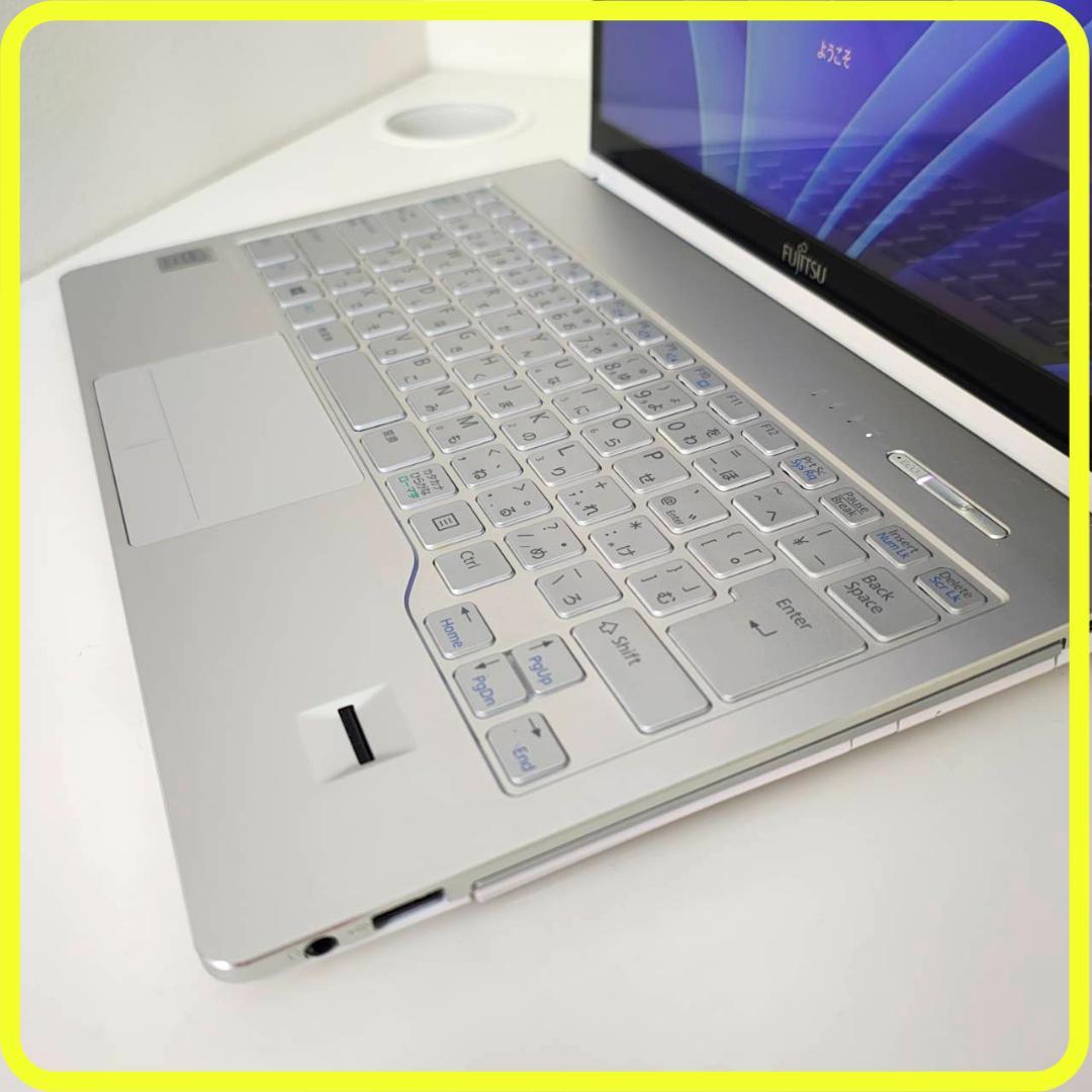 白　薄型軽量　タッチパネル　２K⭐️windows11　ノートパソコン　831