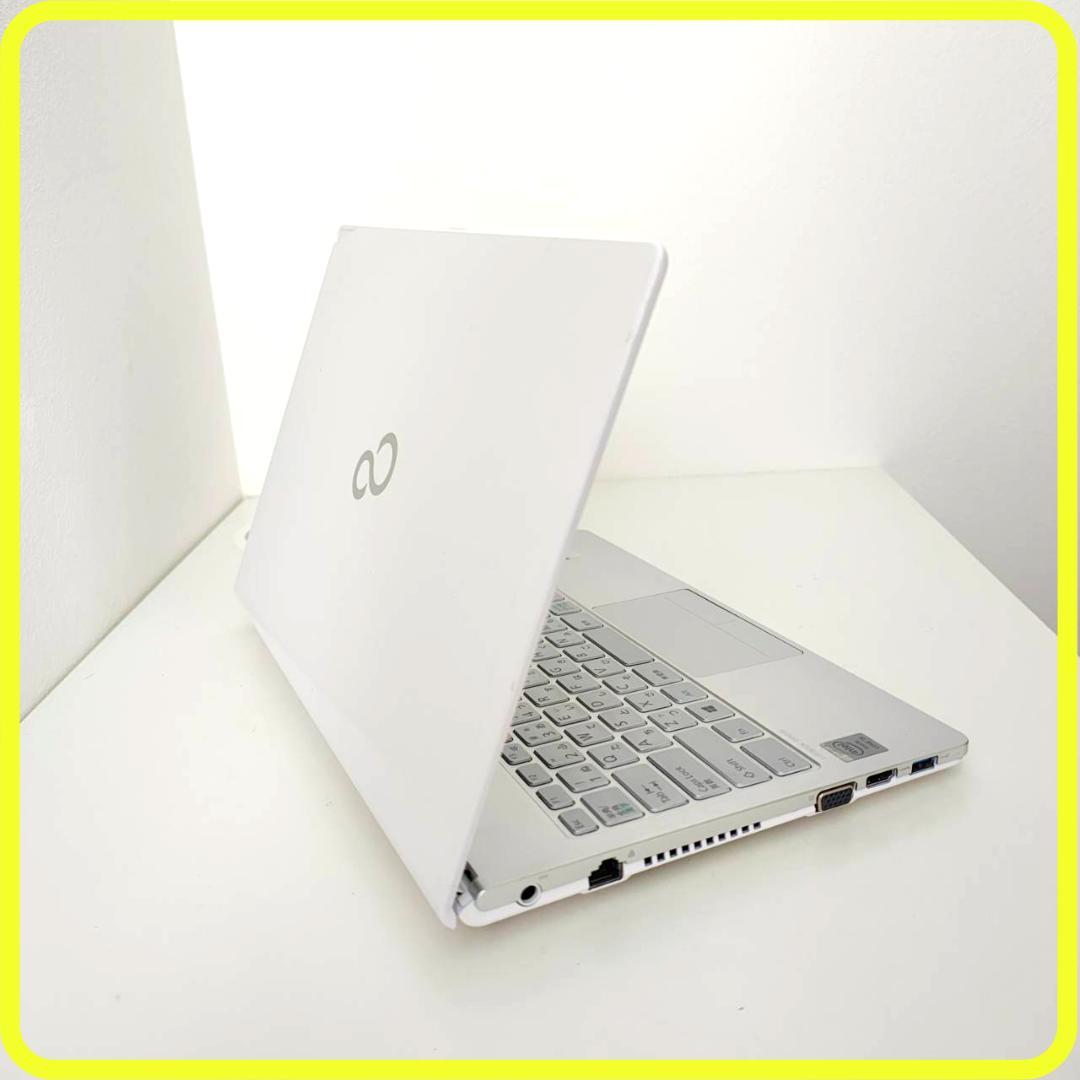 白　薄型軽量　タッチパネル　２K⭐️windows11　ノートパソコン　831