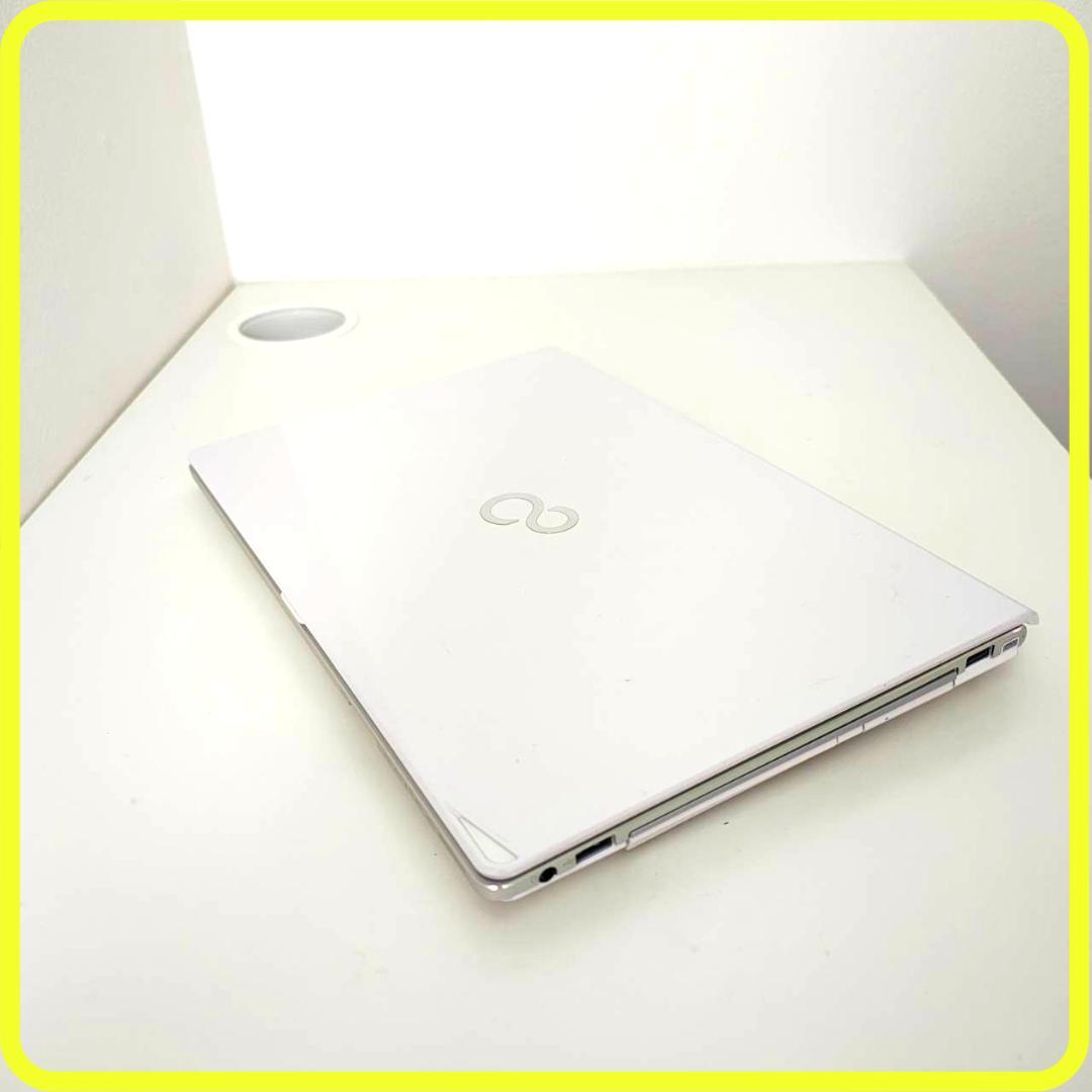 白　薄型軽量　タッチパネル　２K⭐️windows11　ノートパソコン　831