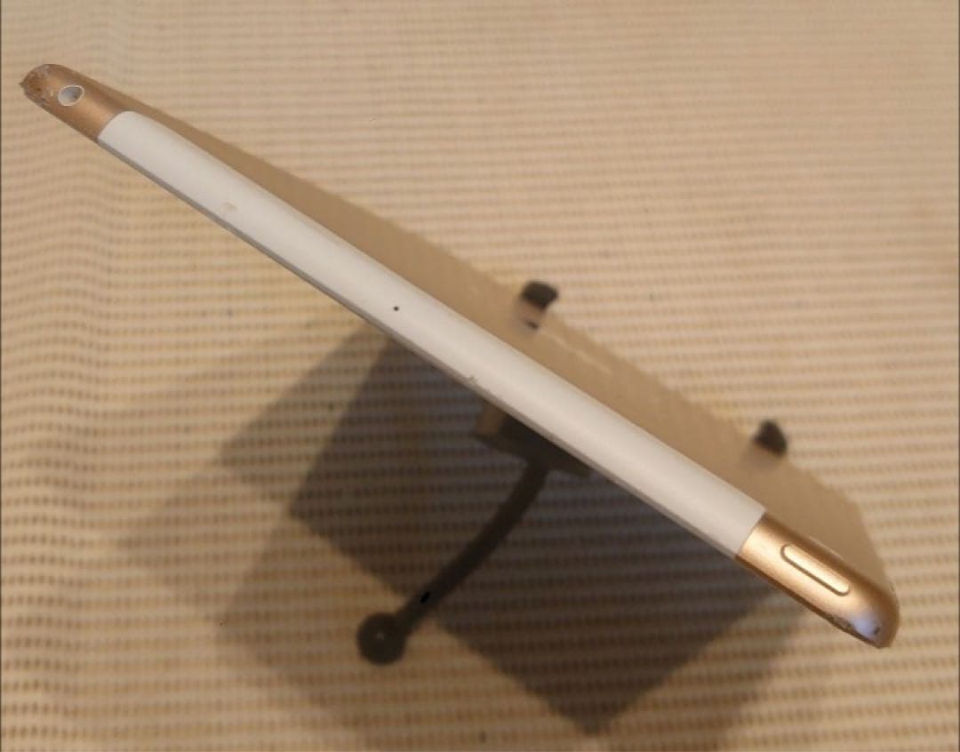 完動品SIMフリーiPad第6世代(A1954)本体32GB送料込F6PHK