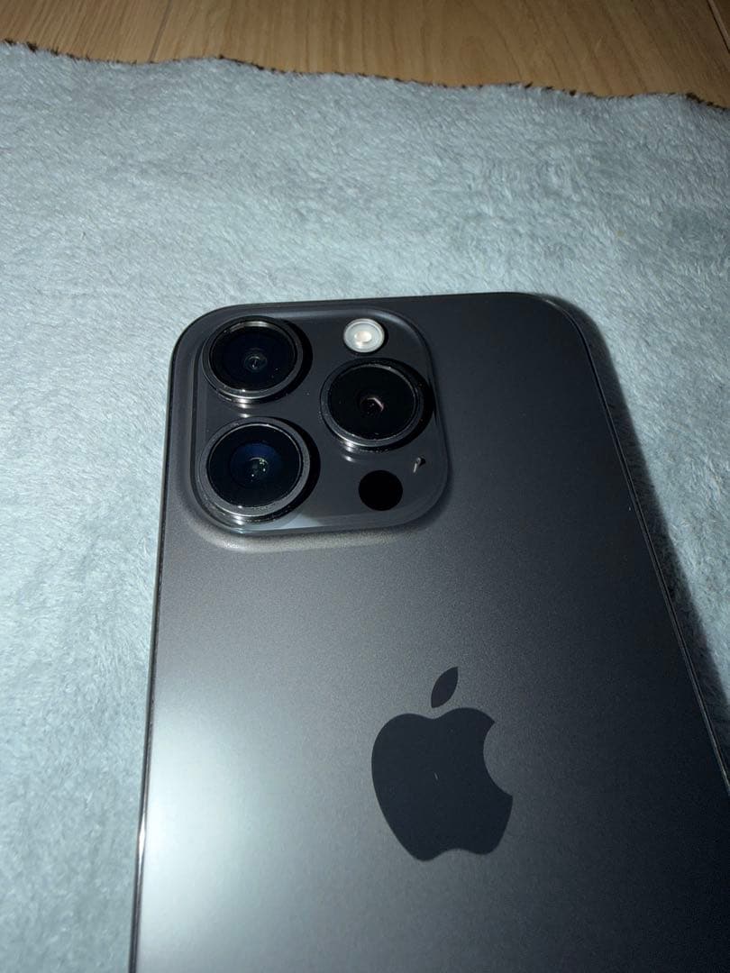 メル)Apple iPhone 15 Pro 128GBブラックチタニウム