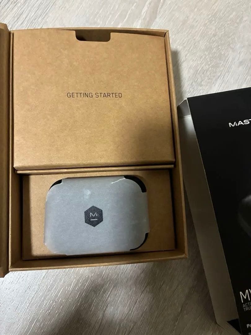 silent 川口春奈　イヤホン　マスターアンドダイナミック mw08 ブルー