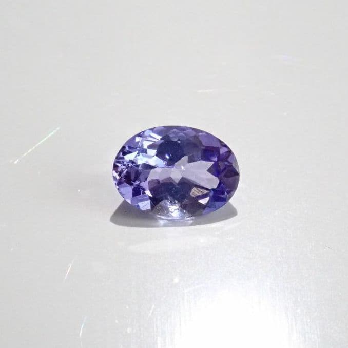 タンザナイト    オーバルカット   0.69ct