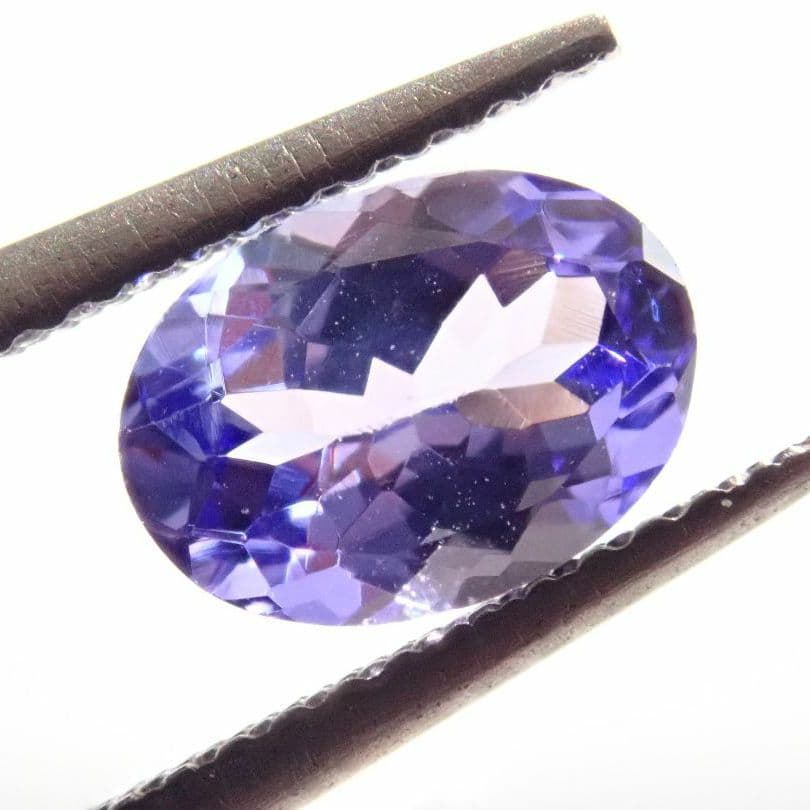 タンザナイト    オーバルカット   0.69ct
