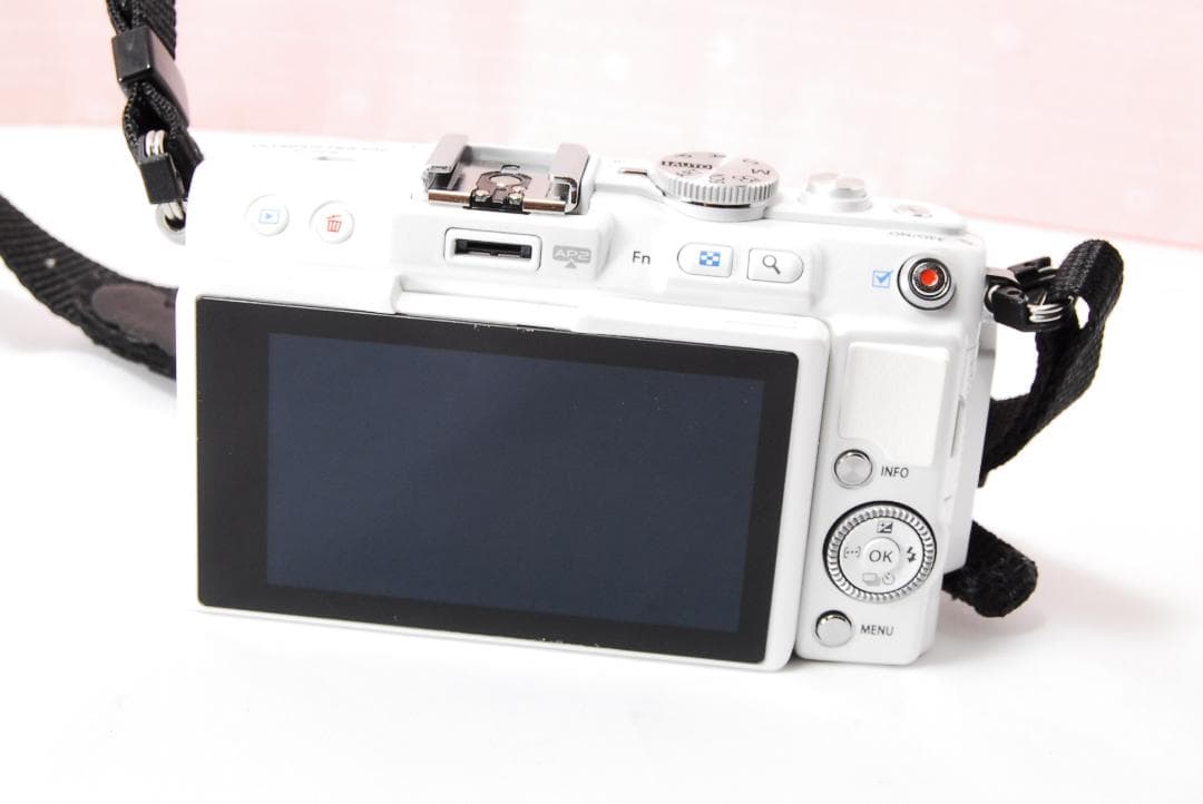 〓望遠レンズ付〓オリンパス OLYMPUS E-PL6 ミラーレス ホワイト