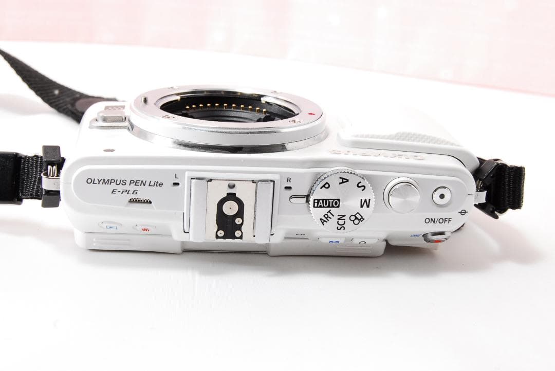 〓望遠レンズ付〓オリンパス OLYMPUS E-PL6 ミラーレス ホワイト