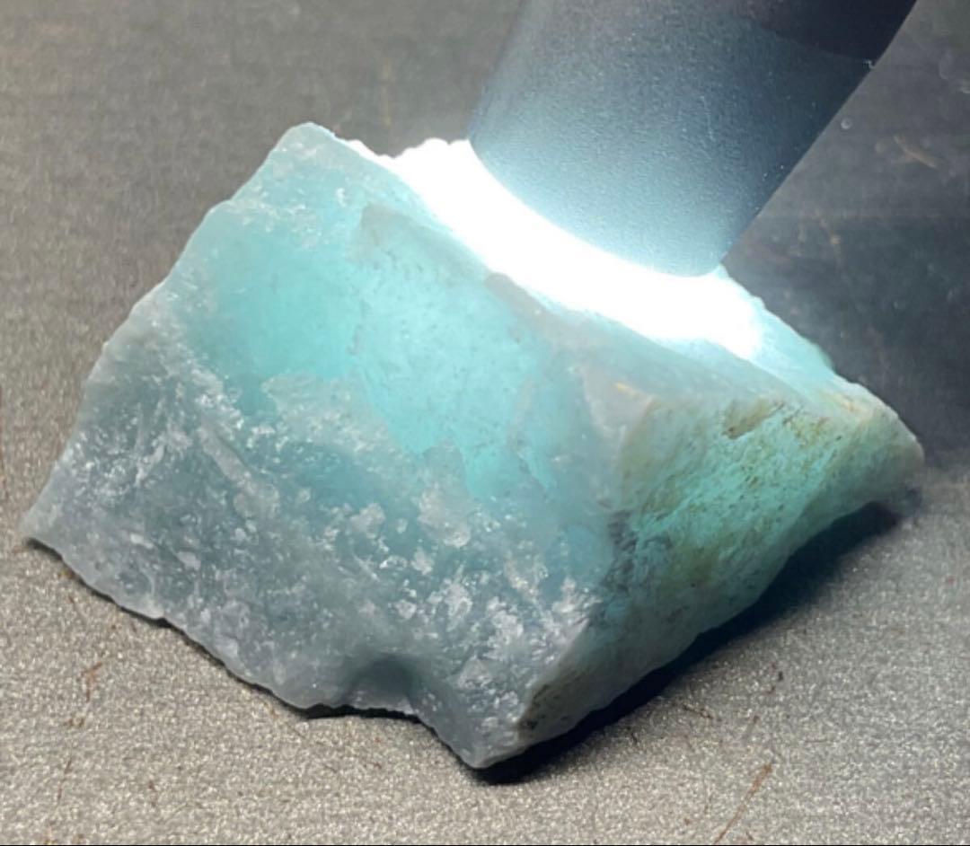 ［姫川系の水色］　上質糸魚川翡翠10g ヒスイ　ひすい