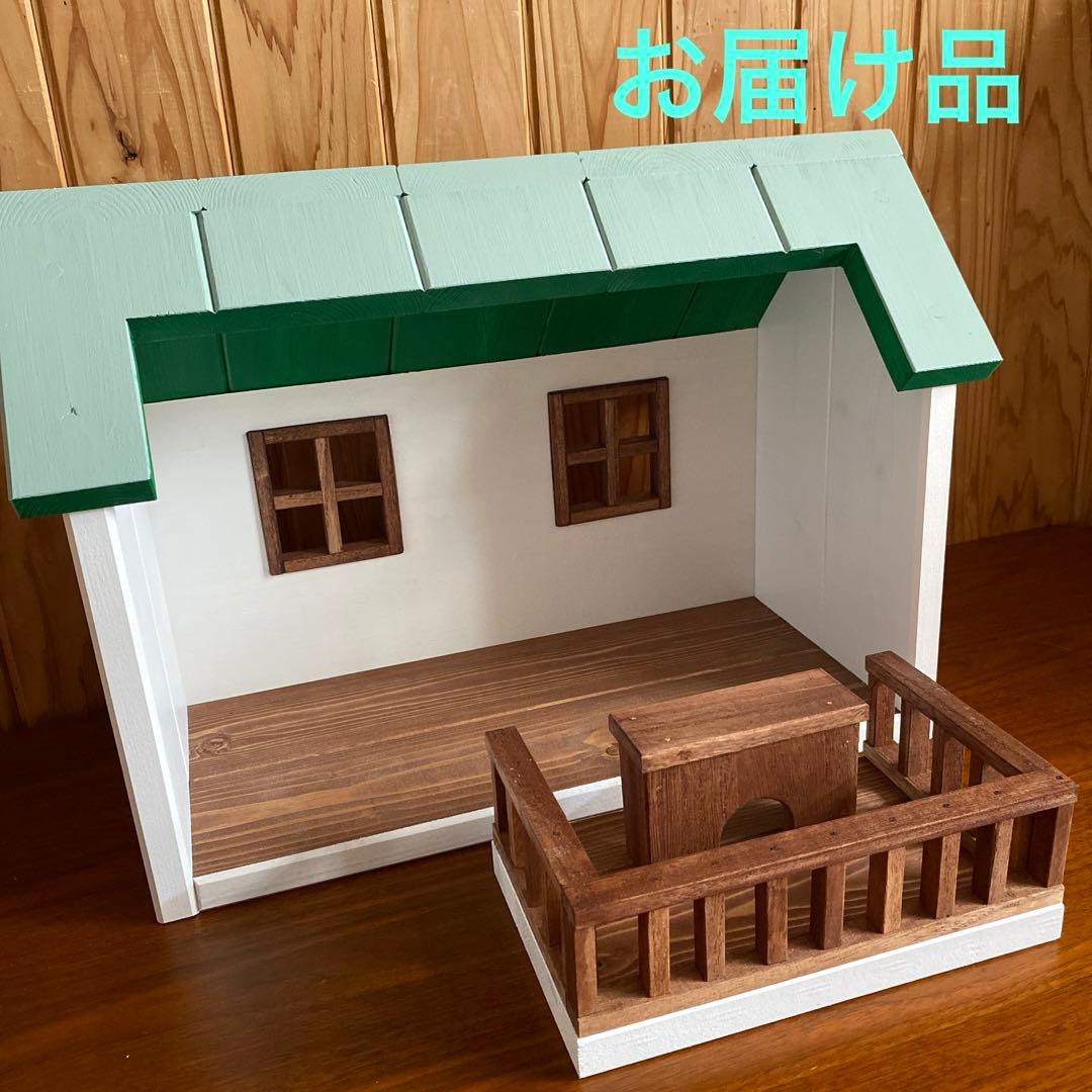 緑屋根の木製ドールハウス (暖炉＆ウッドデッキ付き) ハンドメイド　シルバニア