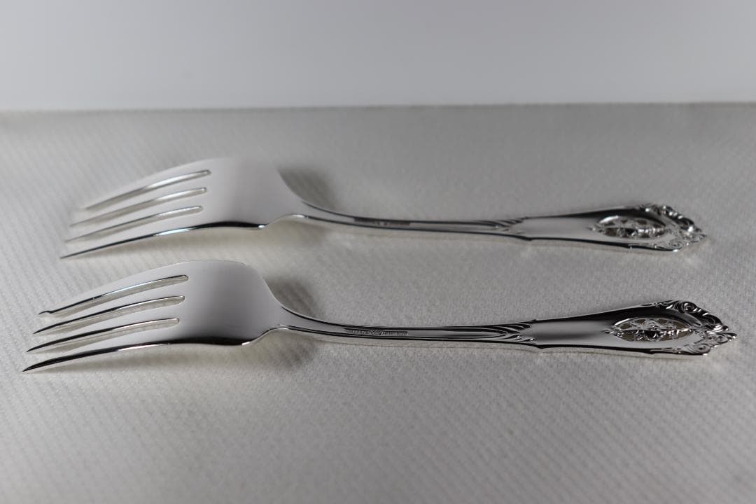 アメリカ■ウォレス■デザートフォーク２本組■とても優雅なローズポイント・パターン