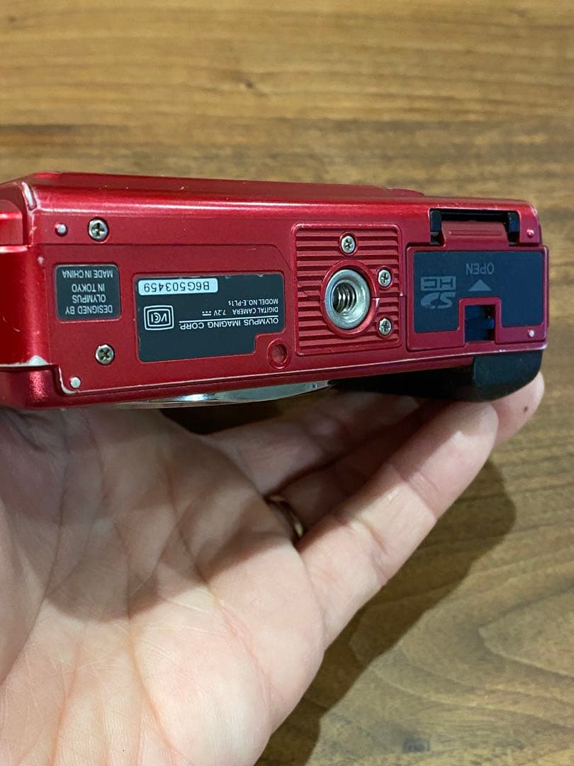 オリンパス　e-pl1 e-p1 ミラーレス一眼 シルバー レッド ジャンク品