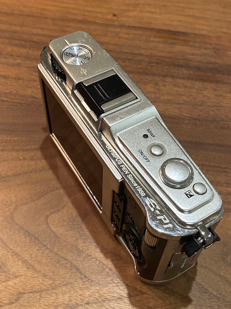 オリンパス　e-pl1 e-p1 ミラーレス一眼 シルバー レッド ジャンク品