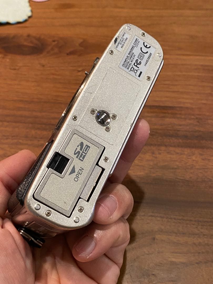 オリンパス　e-pl1 e-p1 ミラーレス一眼 シルバー レッド ジャンク品