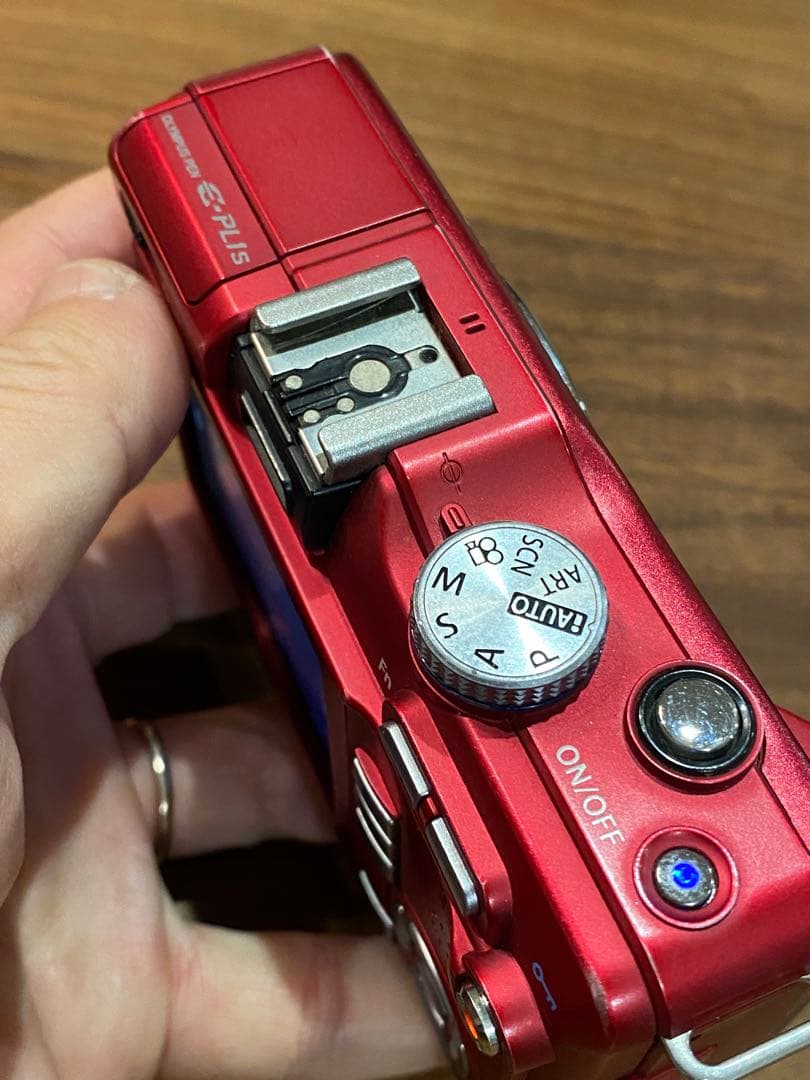 オリンパス　e-pl1 e-p1 ミラーレス一眼 シルバー レッド ジャンク品