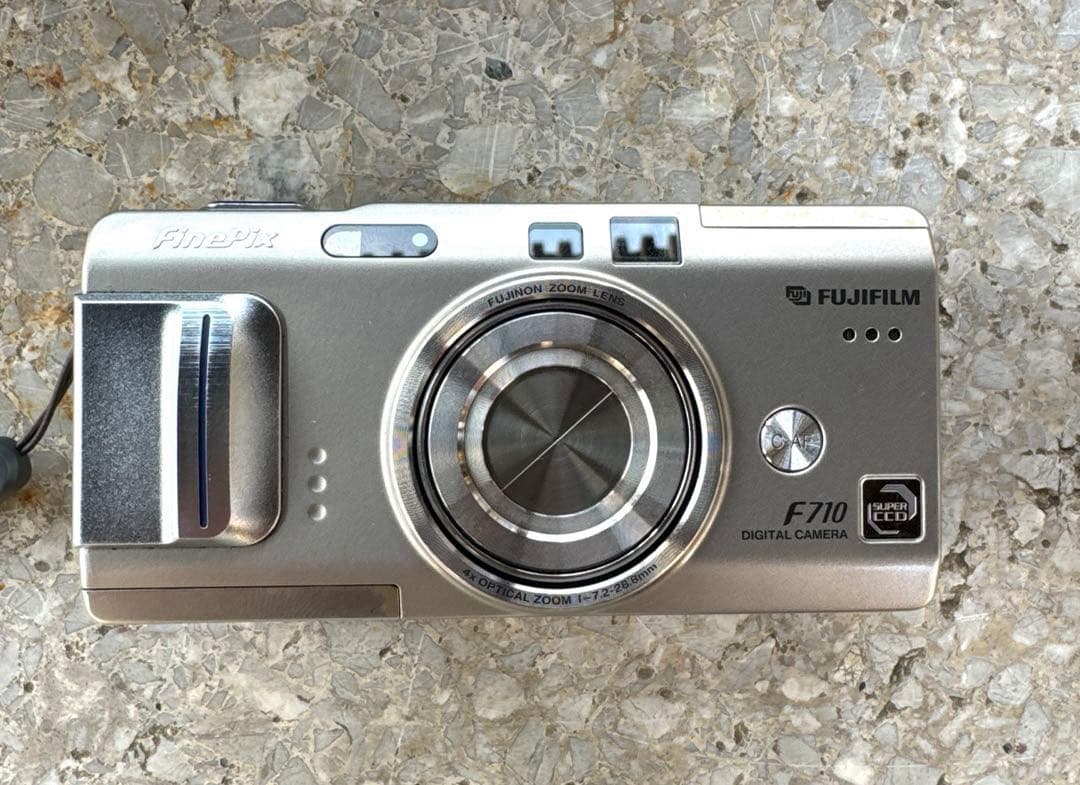実写美⭕️やや訳あり【動作確認済み】Fujifilm FinePix F710
