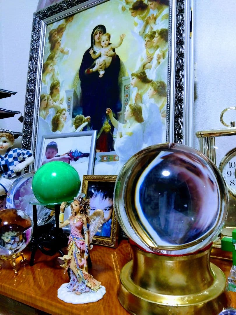 超綺麗＆超豪華.特大.緑色に光る丸玉.お洒落な台座付きます