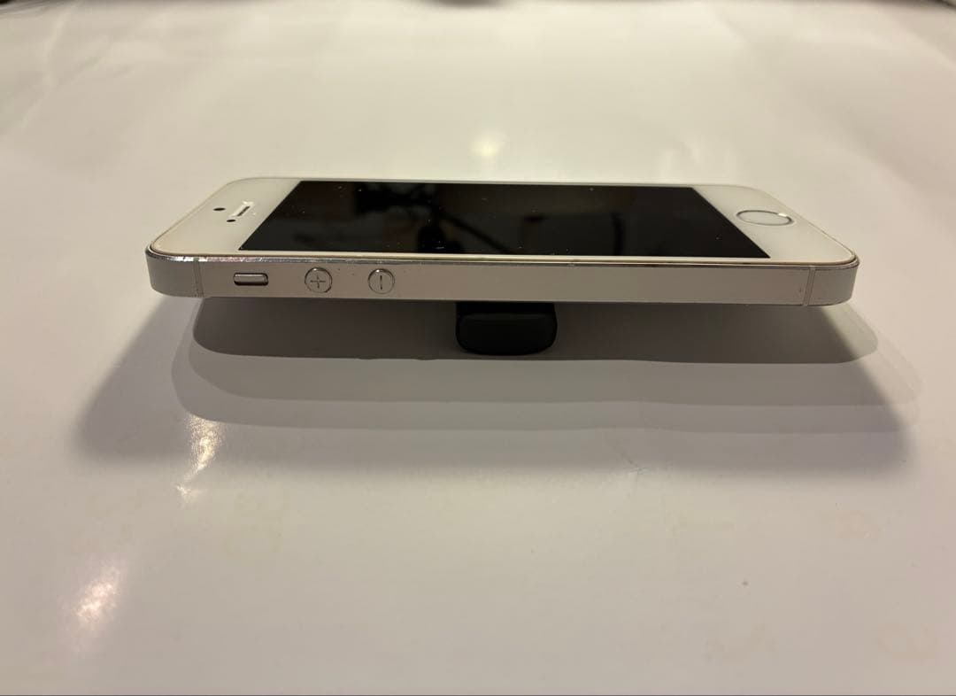 【doom】iPhone5sバッテリー最大容量85%！32GB シルバー