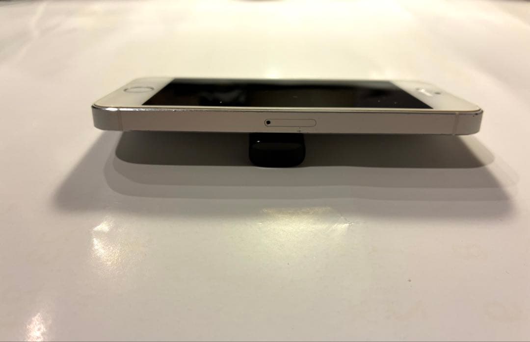 【doom】iPhone5sバッテリー最大容量85%！32GB シルバー