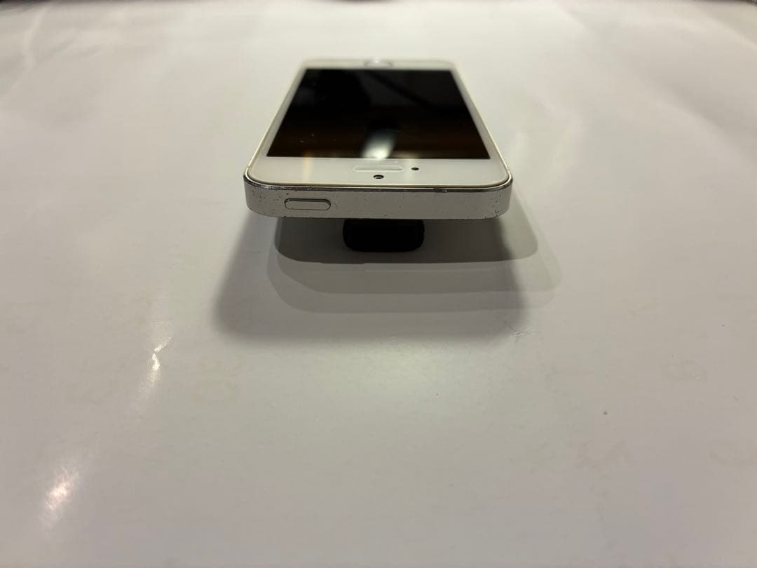 【doom】iPhone5sバッテリー最大容量85%！32GB シルバー