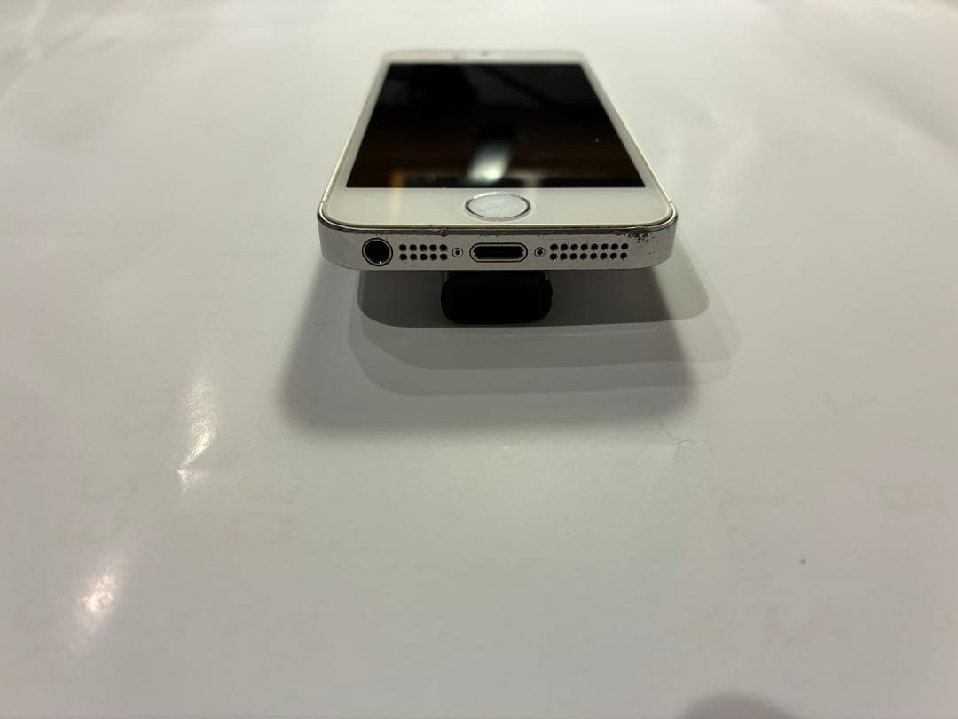 【doom】iPhone5sバッテリー最大容量85%！32GB シルバー