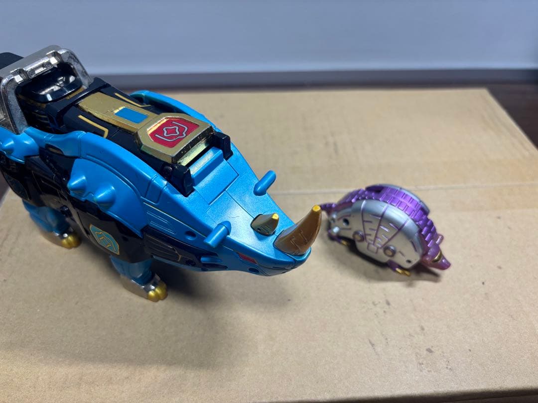 ガオレンジャー　ガオライノス　ガオマジロ