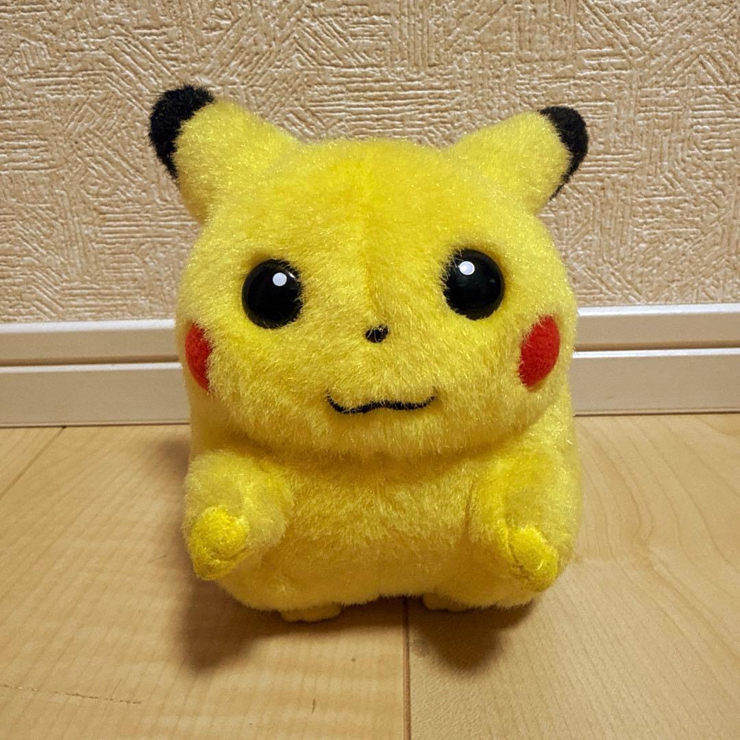 初期 TOMY ピカチュウ 鳴きぐるみ