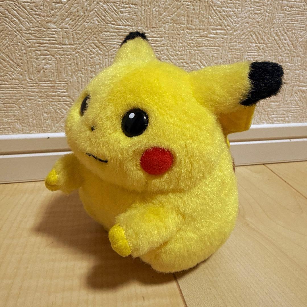 初期 TOMY ピカチュウ 鳴きぐるみ