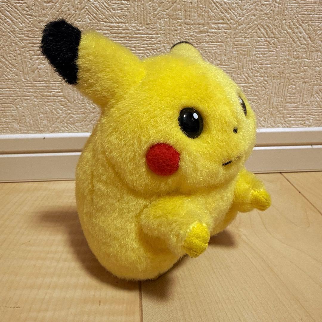 初期 TOMY ピカチュウ 鳴きぐるみ
