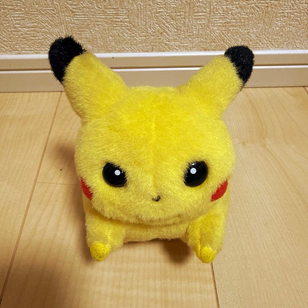 初期 TOMY ピカチュウ 鳴きぐるみ