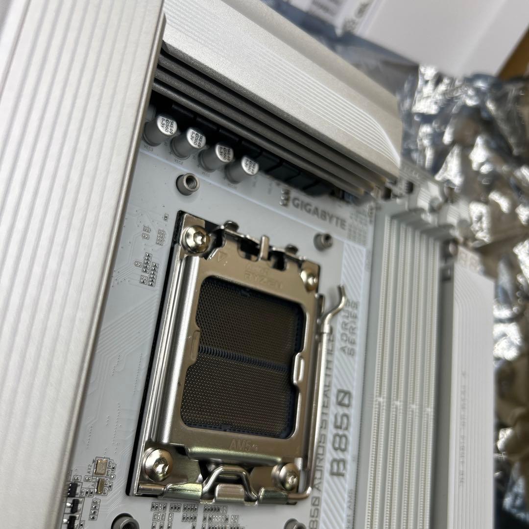 GIGABYTE B850 AORUS STEALTH ICE マザーボード