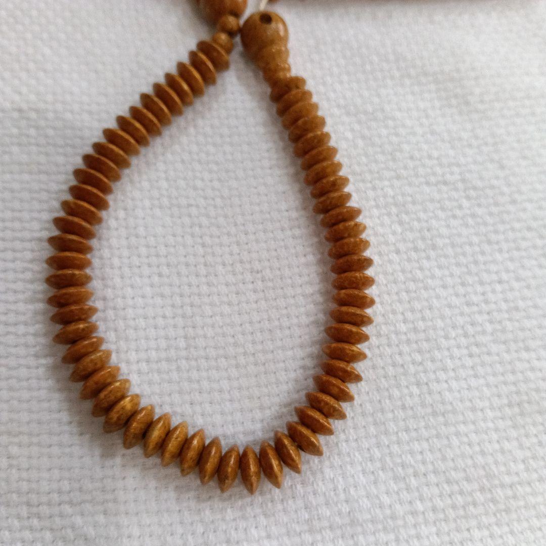 暫くの間お値下げします!!天竺菩提樹平珠ゴム腕輪材料×４連分+ゴム紐