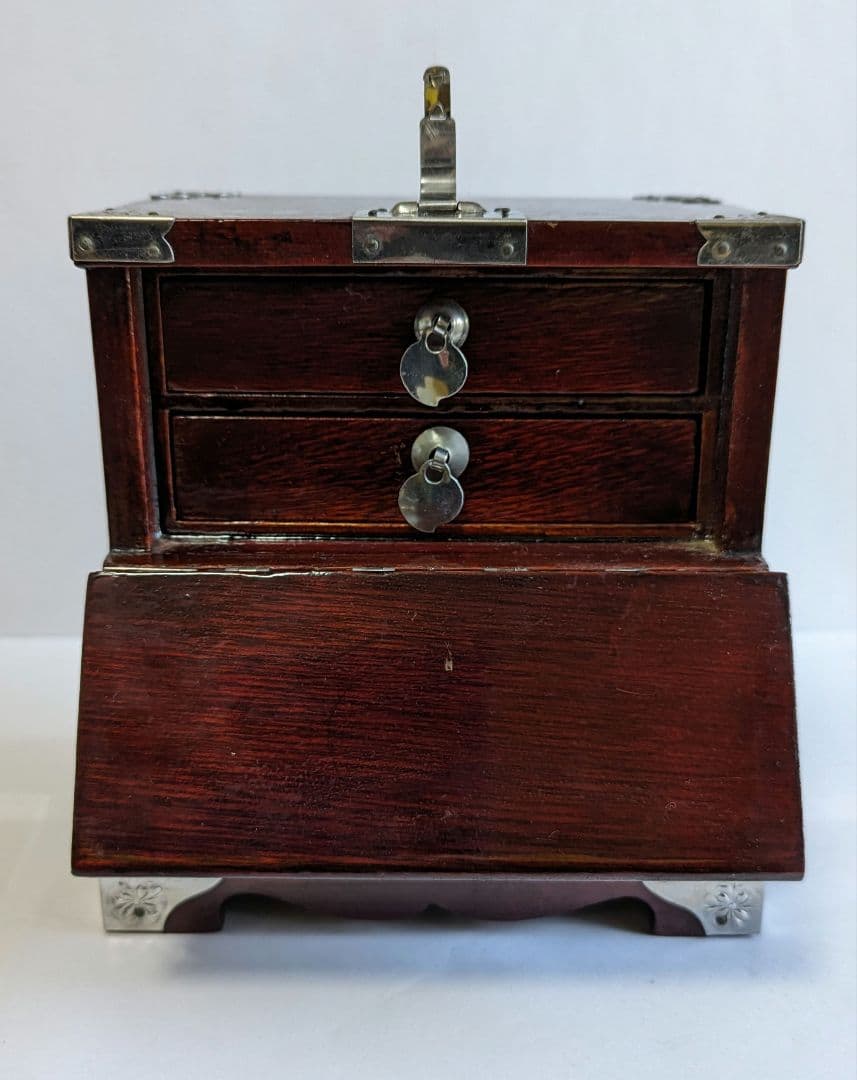 韓国李朝箪笥風の小物入れ