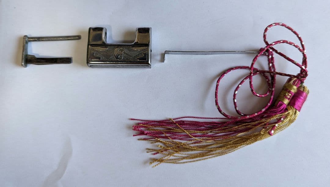 韓国李朝箪笥風の小物入れ