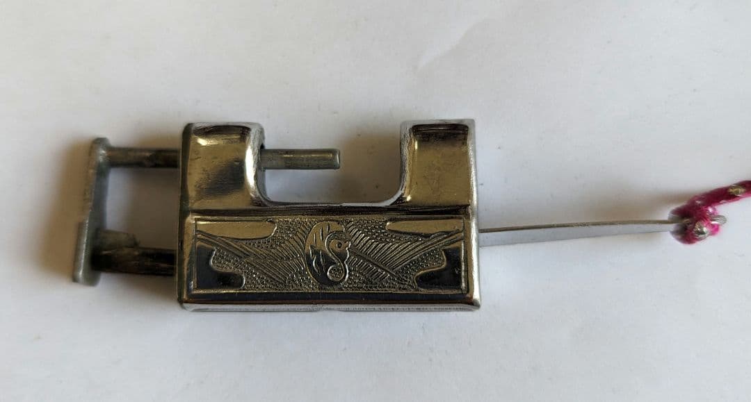 韓国李朝箪笥風の小物入れ