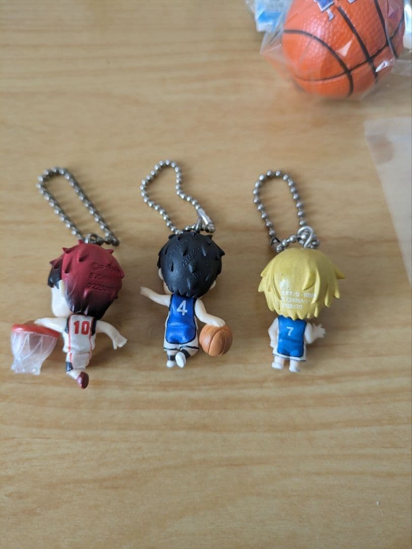 黒子のバスケ 黒バス まとめ売り 総集編 DVD キーホルダー 缶バッチ