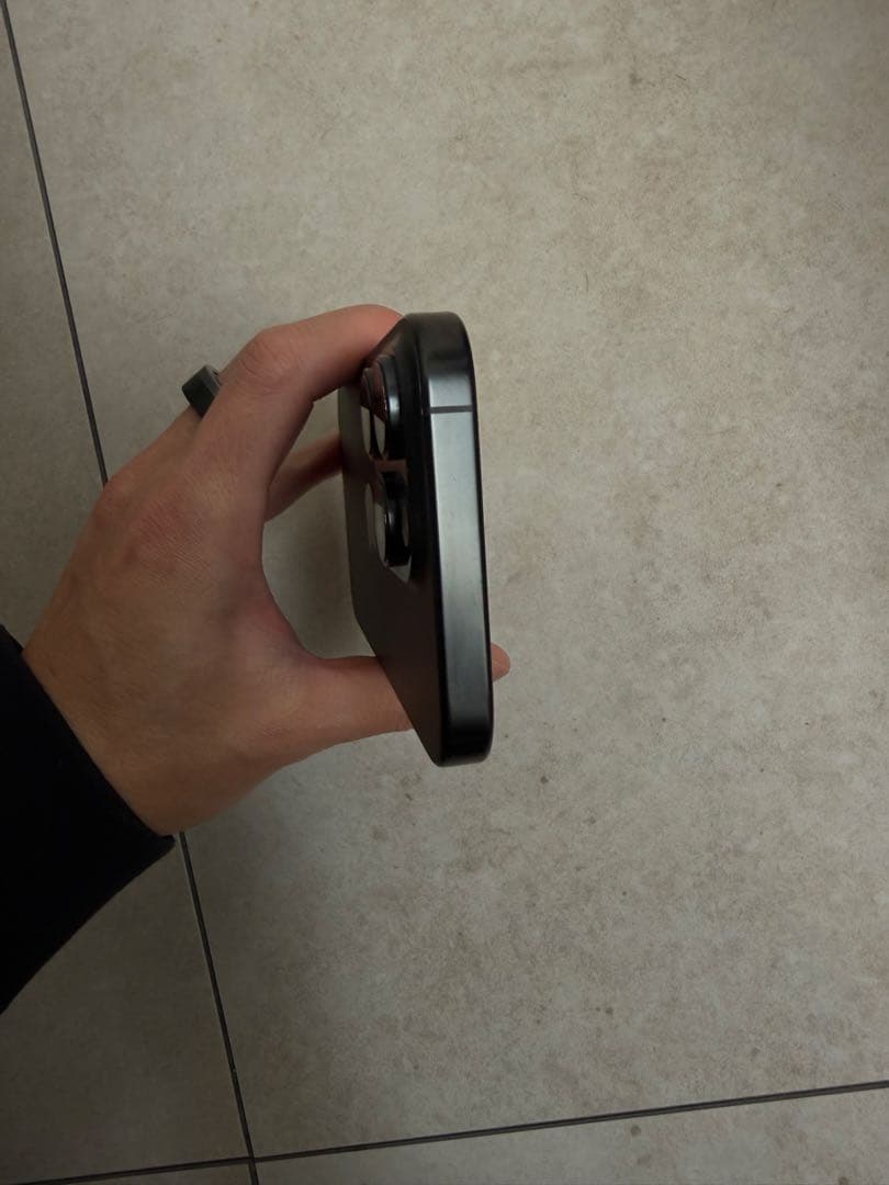 美品 iPhone 16 Pro 256GB ブラックチタニウム