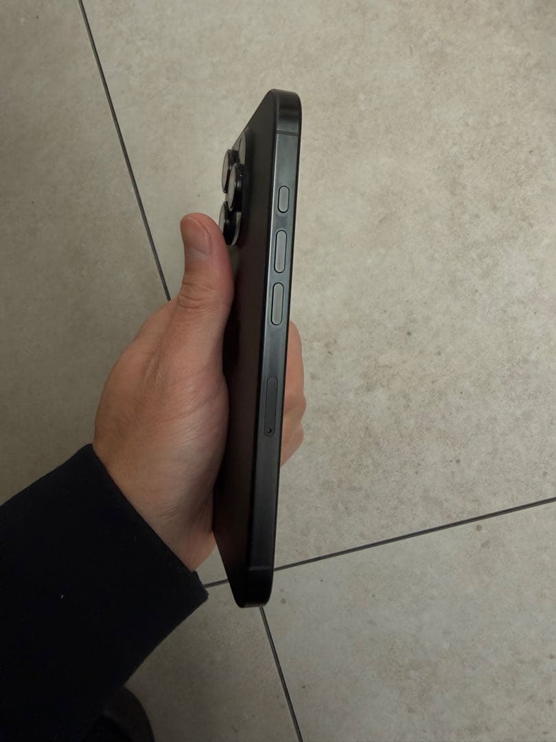 美品 iPhone 16 Pro 256GB ブラックチタニウム