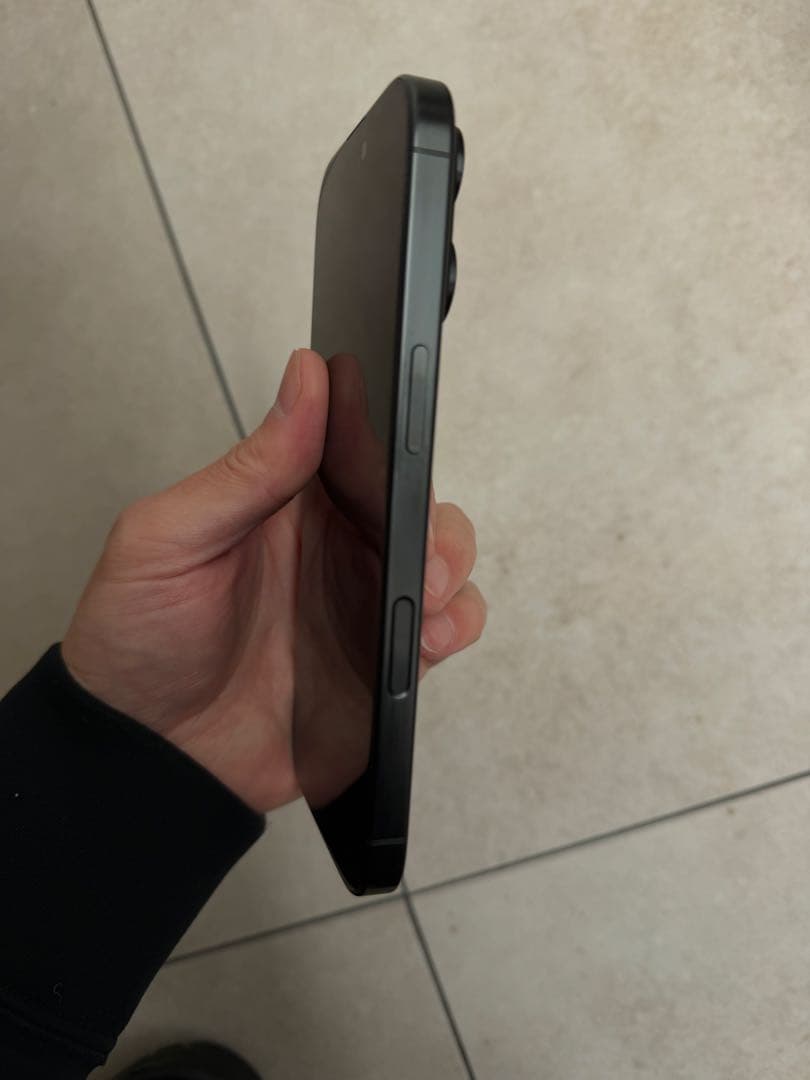 美品 iPhone 16 Pro 256GB ブラックチタニウム
