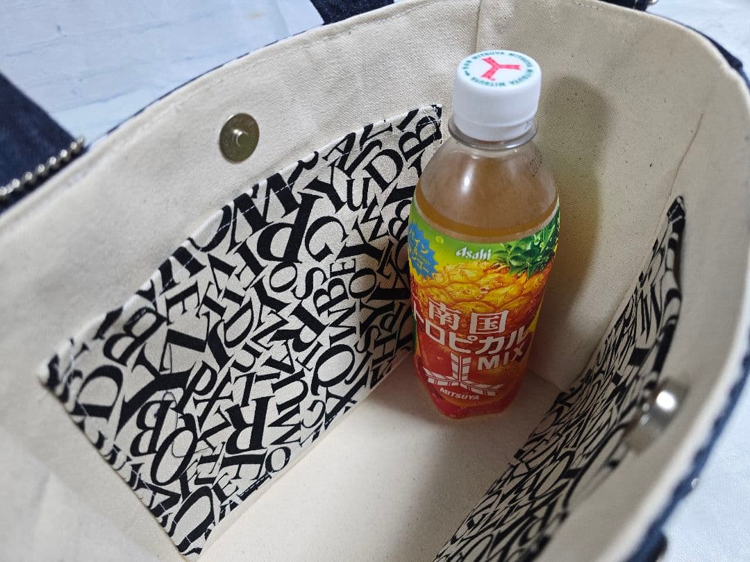 デニムリメイクトートバッグ お洒落カジュアル インディゴブルー 底板付き