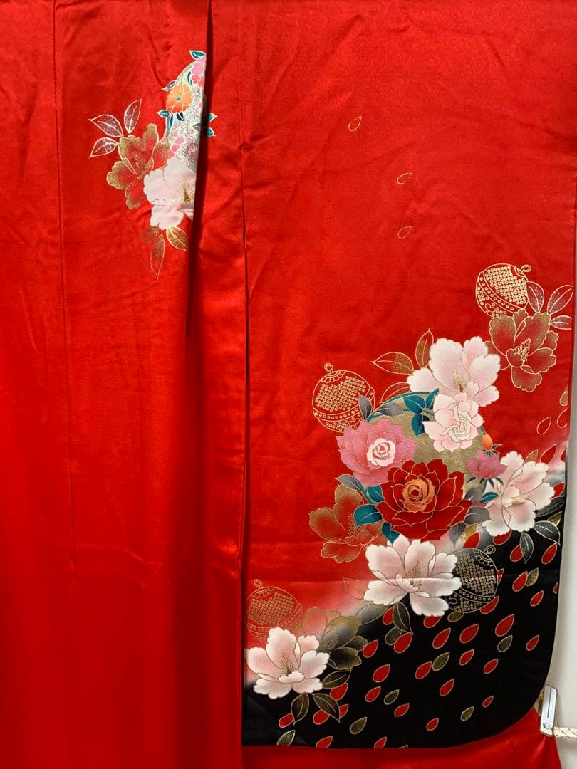 七五三　７才お嬢様　正絹　晴れ着　振袖　長襦袢　赤と黒バラの花図