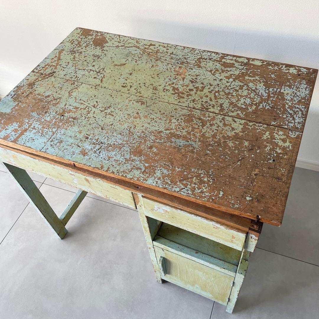 レトロなデスク　机　シャビー　昭和