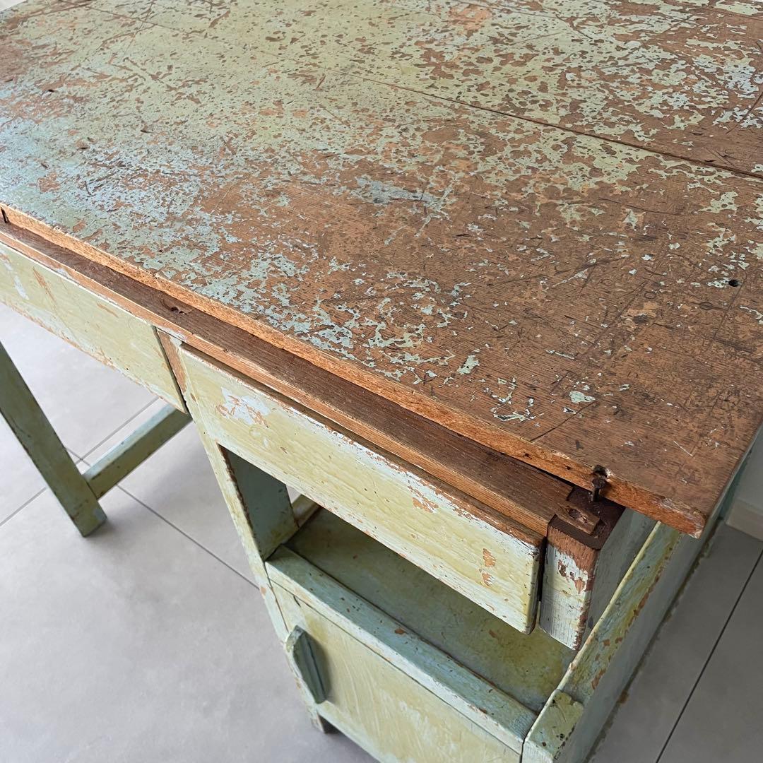 レトロなデスク　机　シャビー　昭和