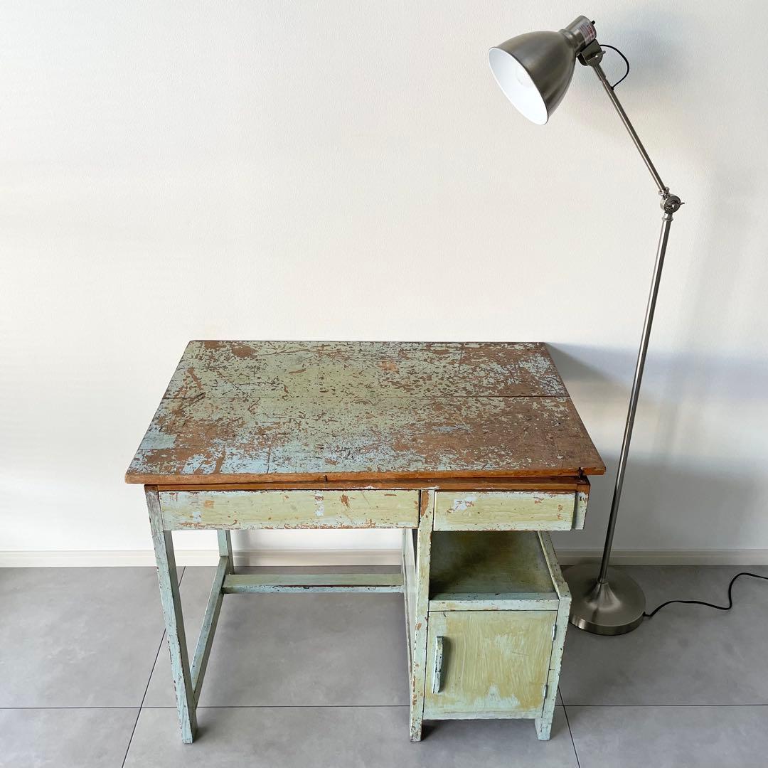 レトロなデスク　机　シャビー　昭和