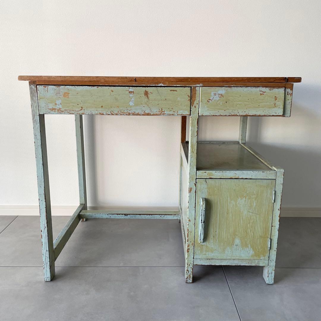 レトロなデスク　机　シャビー　昭和