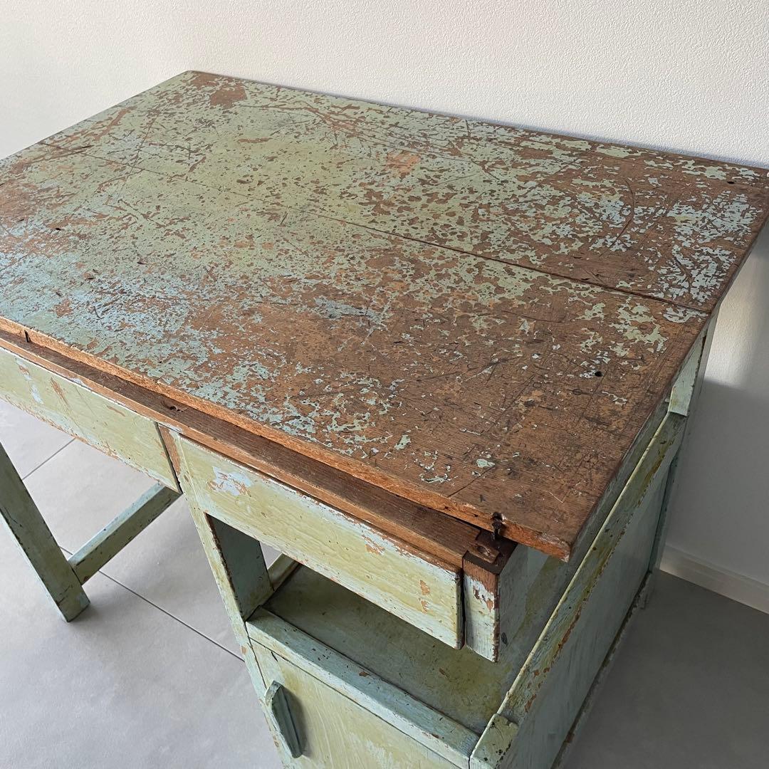 レトロなデスク　机　シャビー　昭和