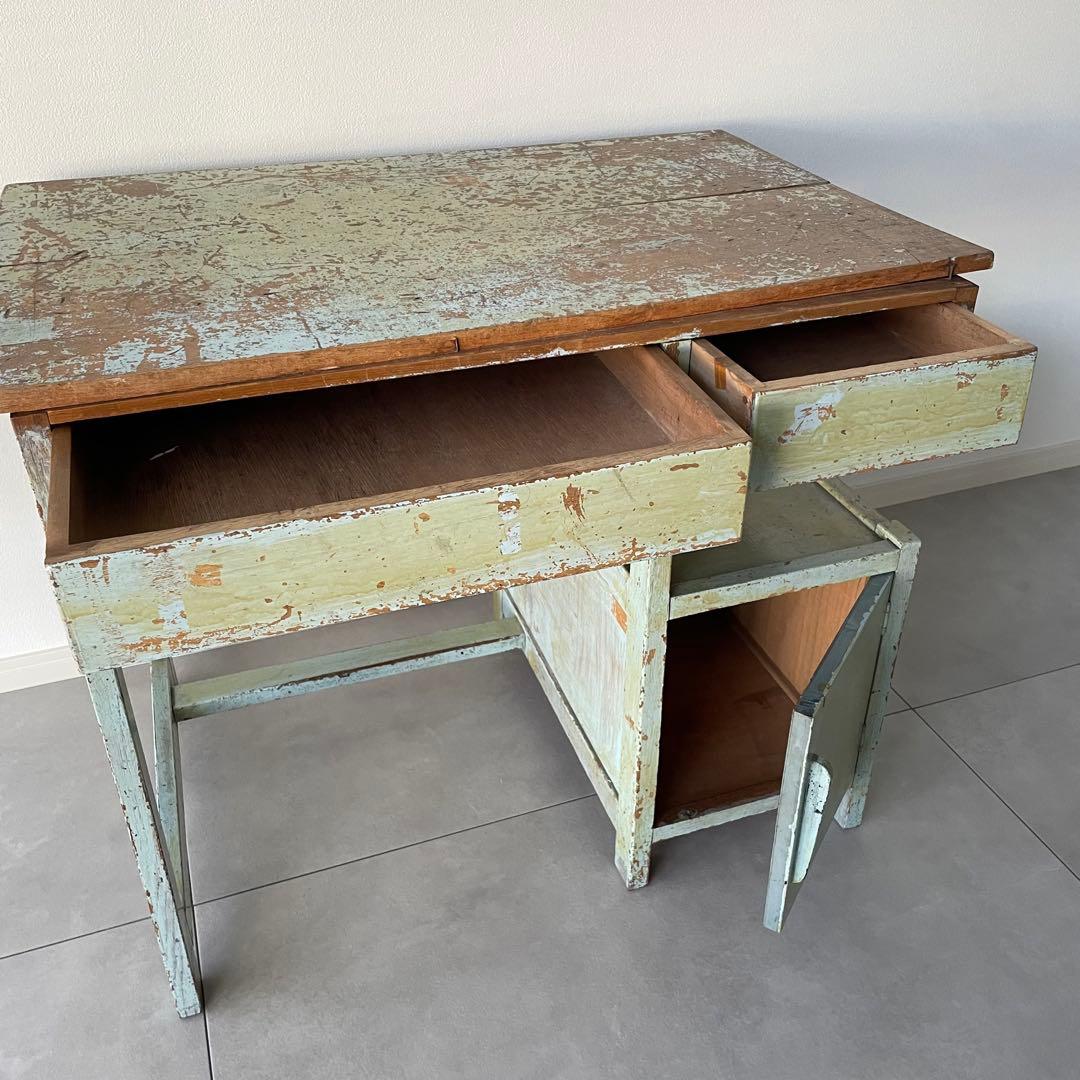 レトロなデスク　机　シャビー　昭和