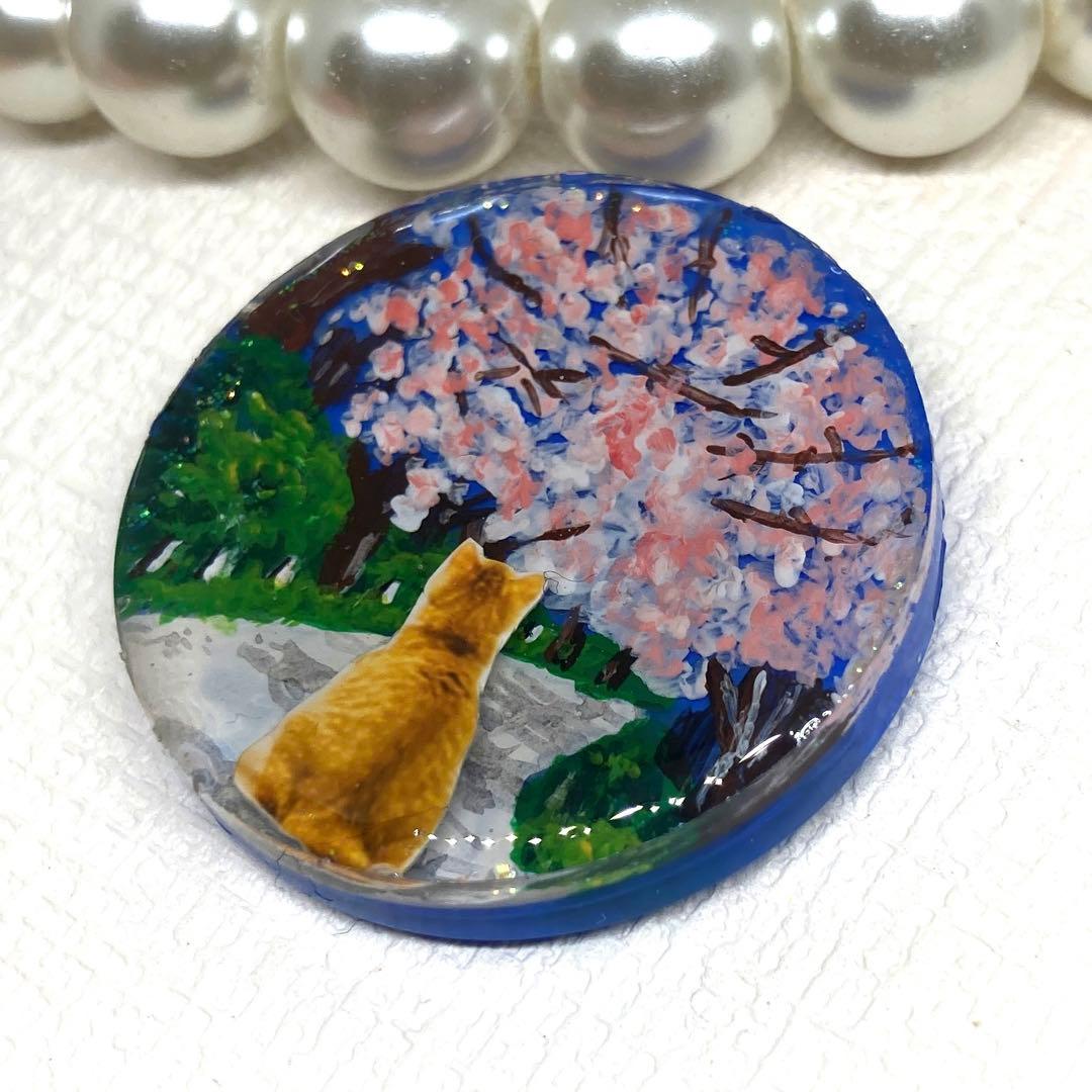 桜並木をお散歩猫ちゃん(手描き♪)ヘアゴム  ポニーフック　ブローチ　ペンダント