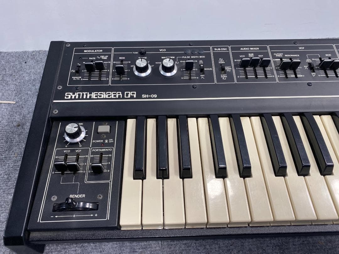Roland SH-09 シンセサイザー