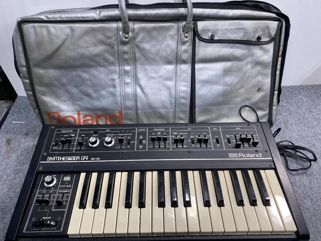 Roland SH-09 シンセサイザー