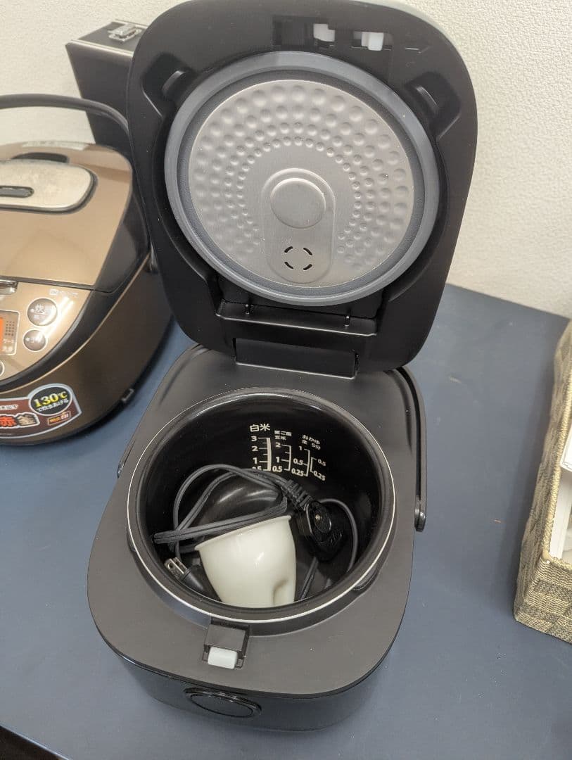 送料無料 2023年製高年式 東芝 IH炊飯器 RC-5XT 3合 お買い得品